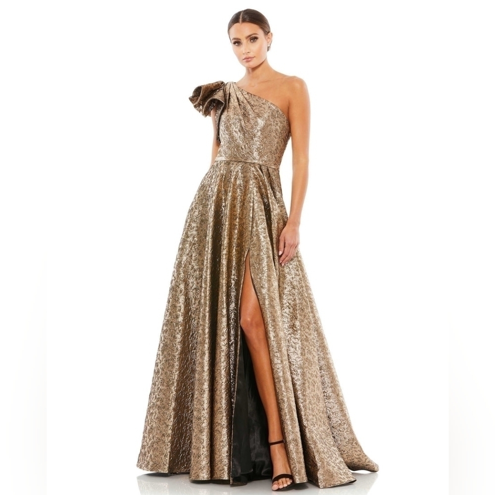 Mac Duggal  67297 Metallic One shoulder Gown NWT size 6